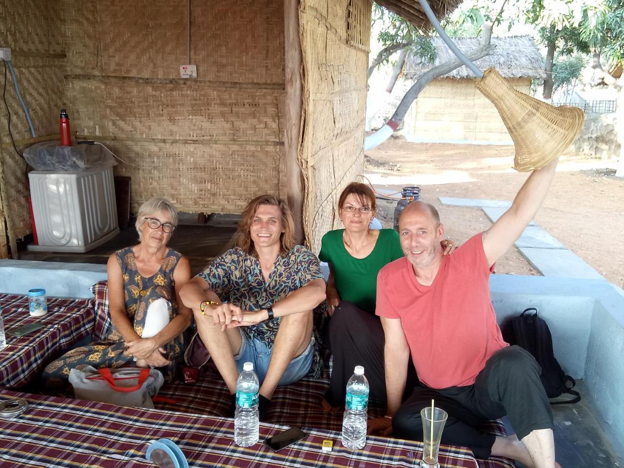 האמפי Sunrise Guest House & Restaurant מראה חיצוני תמונה